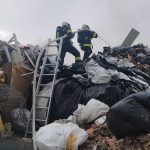Došlo k samovznícení odpadu, říká k požáru na skládce jednatel firmy. Kouř šel na Smrkovice