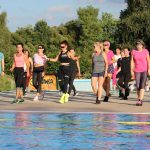 Zumba na koupališti je stále oblíbenější. Energická lekce s Vendulou Kořínkovou přilákala nadšence