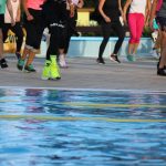 Zumba na koupališti je stále oblíbenější. Energická lekce s Vendulou Kořínkovou přilákala nadšence
