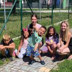 O prázdninách pomáhají dětem v azylovém domě studentky