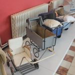 Bechyňský kulturní dům nabízí výstavu Retrokárky paní Šárky. Vedle kočárků jsou k vidění i panenky a další hračky