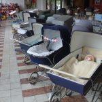 Bechyňský kulturní dům nabízí výstavu Retrokárky paní Šárky. Vedle kočárků jsou k vidění i panenky a další hračky