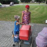 Bechyňský kulturní dům nabízí výstavu Retrokárky paní Šárky. Vedle kočárků jsou k vidění i panenky a další hračky