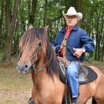 Táborem projel Pony express. Veze i poštu s razítkem z Pintovky