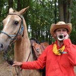Táborem projel Pony express. Veze i poštu s razítkem z Pintovky
