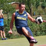 VIDEO: Pořadatelé nohejbalu v Drhovli si umí vybrat počasí