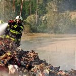 Úterní zásahy hasičů: požáry, vážná nehoda i záchrana kočky