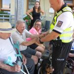 Policisté pobavili seniory v Sousedovicích. Přijeli za nimi historickou Volhou