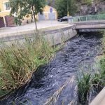 Jordán odpouští preventivně vodu spodní výpustí. Akci provází zápach