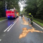 Řidička u Chýnova dostala smyk na mokré vozovce. Auto skončilo na střeše