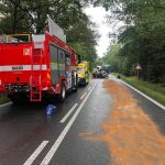 Řidička u Chýnova dostala smyk na mokré vozovce. Auto skončilo na střeše