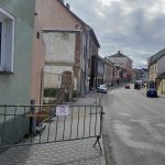 Milevský městský úřad uzavřel preventivně chodník u proluky v Masarykově ulici. Čeká se na vyjádření statika