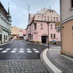Změna na křižovatce u pošty ve Vimperku. Rekonstrukce ulic 1. máje a Pivovarská je u konce