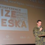 Vize Česka. Karel Řehka ujistil, že povinná vojna není na obzoru. Václav Cílek zmínil diktát farmaceutických firem