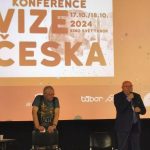 Vize Česka. Karel Řehka ujistil, že povinná vojna není na obzoru. Václav Cílek zmínil diktát farmaceutických firem