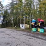 Pohádkové postavy na křižovatce u Růžené letos ničili vandalové. Autorka nápadu to ale nevzdává