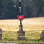 Zloděj na Strakonicku ukradl 500 let staré smírčí kameny