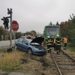 AKTUALIZOVÁNO: Na železničním přejezdu na Strakonicku se střetlo auto s vlakem