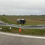AKTUALIZOVÁNO: Při vážné nehodě na Táborsku vyletělo auto ze silnice. Řidička skončila v péči záchranářů