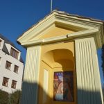 Křížová cesta v Dobré Vodě svítí do dáli díky rekonstruovaným kapličkám s novými obrazy