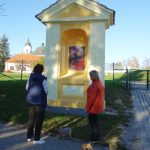 Křížová cesta v Dobré Vodě svítí do dáli díky rekonstruovaným kapličkám s novými obrazy