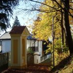 Křížová cesta v Dobré Vodě svítí do dáli díky rekonstruovaným kapličkám s novými obrazy