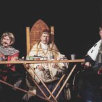 Na hradě je ženská! Noc na Karlštejně v podání ochotníků z Radomyšle bavila