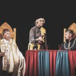 Na hradě je ženská! Noc na Karlštejně v podání ochotníků z Radomyšle bavila