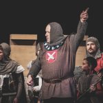Na hradě je ženská! Noc na Karlštejně v podání ochotníků z Radomyšle bavila