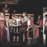 Na hradě je ženská! Noc na Karlštejně v podání ochotníků z Radomyšle bavila