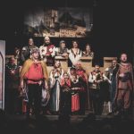 Na hradě je ženská! Noc na Karlštejně v podání ochotníků z Radomyšle bavila