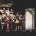 Na hradě je ženská! Noc na Karlštejně v podání ochotníků z Radomyšle bavila