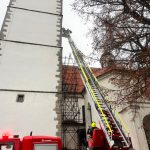 VIDEO: V Děkanském kostela v Písku zasahovali hasiči a záchranáři
