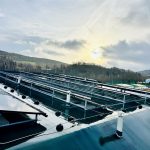 Na střeše bazénu v Prachaticích je nová fotovoltaická elektrárna