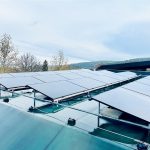 Na střeše bazénu v Prachaticích je nová fotovoltaická elektrárna