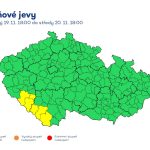 Hasiči odklízeli v noci na jihu Čech popadané stromy. V dalších dnech může vznikat náledí