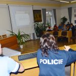 Senioři v Blatné se dozvěděli od policistů, jak nenaletět podvodníkům