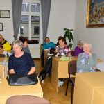 Senioři v Blatné se dozvěděli od policistů, jak nenaletět podvodníkům