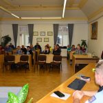 Senioři v Blatné se dozvěděli od policistů, jak nenaletět podvodníkům