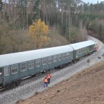 Video: Pevnost nového železničního mostu u Červené nad Vltavou dnes otestovaly dvě ikonické lokomotivy