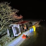 Ranní nehody očima hasičů: U Strmilova vyprošťovali osobu ze zdemolovaného auta, řeší i nehody kamionů