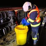 Ranní nehody očima hasičů: U Strmilova vyprošťovali osobu ze zdemolovaného auta, řeší i nehody kamionů