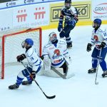 VIDEO: Extraligoví kohouti porazili lídra soutěže! Rozhodující gól vstřelil Vítkovicím z přesilovky Slívko