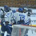 VIDEO: Extraligoví kohouti porazili lídra soutěže! Rozhodující gól vstřelil Vítkovicím z přesilovky Slívko