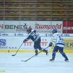 VIDEO: Extraligoví kohouti porazili lídra soutěže! Rozhodující gól vstřelil Vítkovicím z přesilovky Slívko