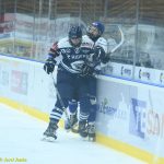 VIDEO: Extraligoví kohouti porazili lídra soutěže! Rozhodující gól vstřelil Vítkovicím z přesilovky Slívko