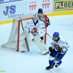 VIDEO: Extraligoví kohouti porazili lídra soutěže! Rozhodující gól vstřelil Vítkovicím z přesilovky Slívko