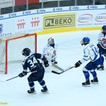 VIDEO: Extraligoví kohouti porazili lídra soutěže! Rozhodující gól vstřelil Vítkovicím z přesilovky Slívko