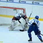 VIDEO: Extraligoví kohouti porazili lídra soutěže! Rozhodující gól vstřelil Vítkovicím z přesilovky Slívko