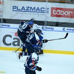 VIDEO: Extraligoví kohouti porazili lídra soutěže! Rozhodující gól vstřelil Vítkovicím z přesilovky Slívko